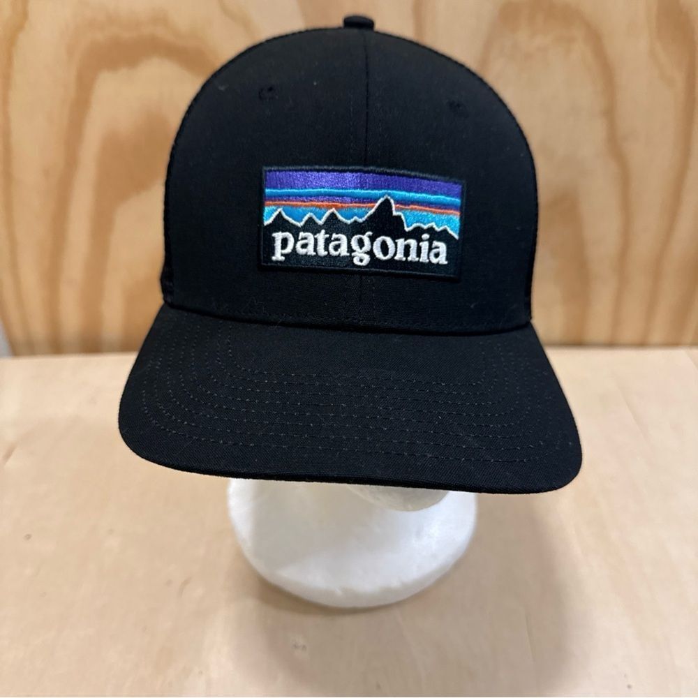 Patagonia P-6 Logo Trucker Hat Black Snapback Cotton Mesh Style
